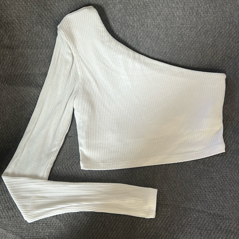 White Alo asymmetric top. New Without tags. XS one arm long sleeved